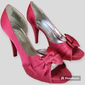 Michelangelo Fuscia Maribelle Pump size 9M NWOT